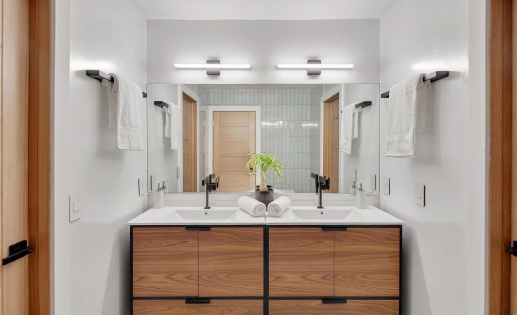 A Tarzana, CA Homeowner's Bathroom Remodel 3