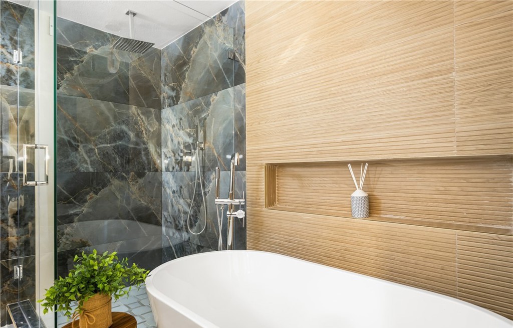 Stunning Bathroom Design Inspirations in Shaver Way BATHROOM_1 (3)