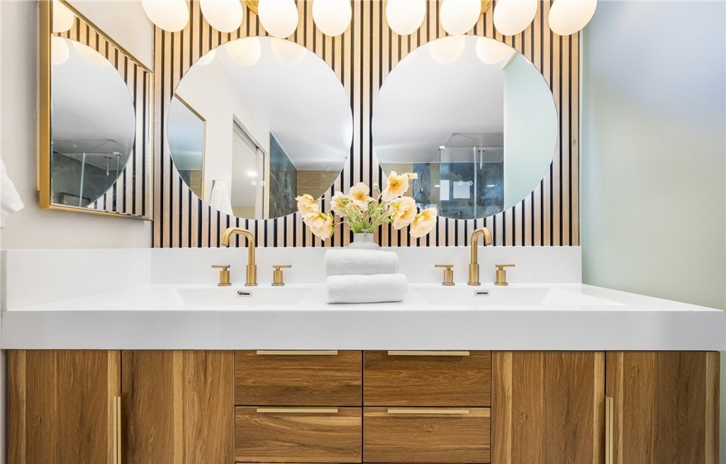 Stunning Bathroom Design Inspirations in Shaver Way BATHROOM_1