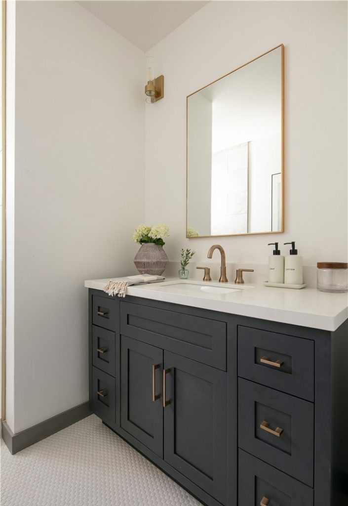 Bathroom Remodel Inspiration: The Power of Contrast and Color 1