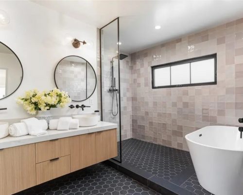 Minimalist Bathroom Design in Los Angeles