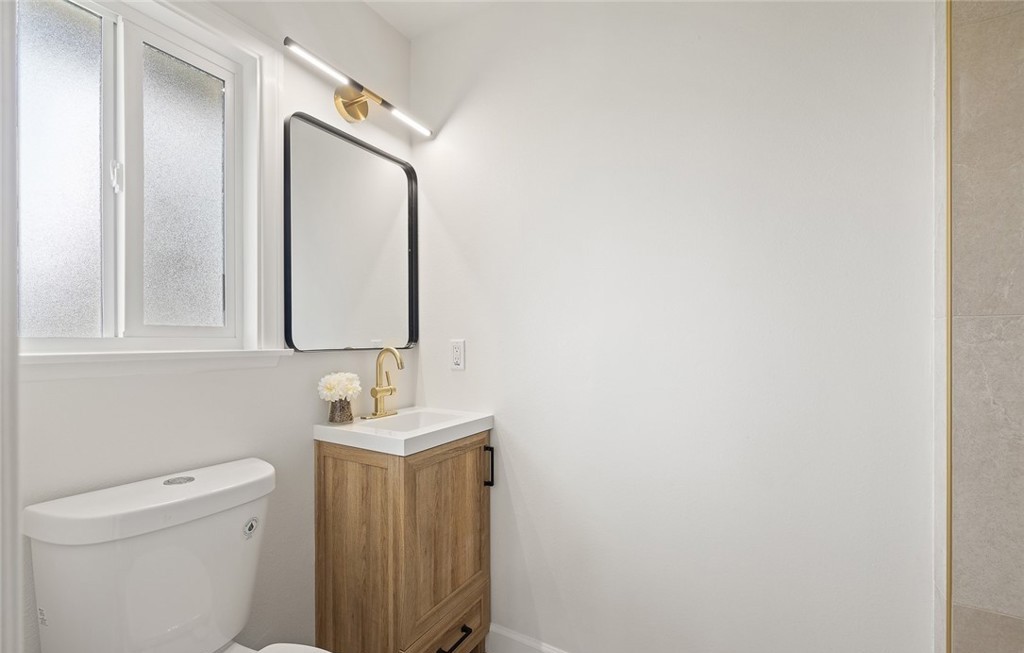 Designing a Cohesive Bathroom in Hemlock Pl, Fullerton 2