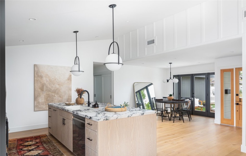 Contemporary Elegance: European Cabinets and Quartz Countertops in Costa Mesa 4