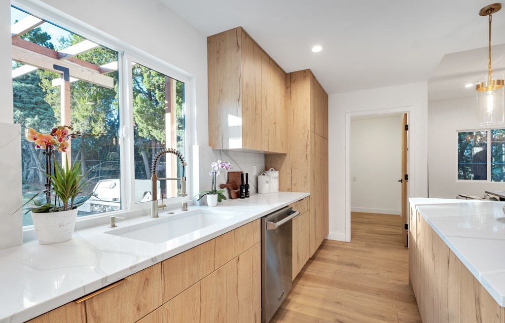 Crafting a Dream Kitchen: The Cezanne Avenue Kitchen Renovation Story 3