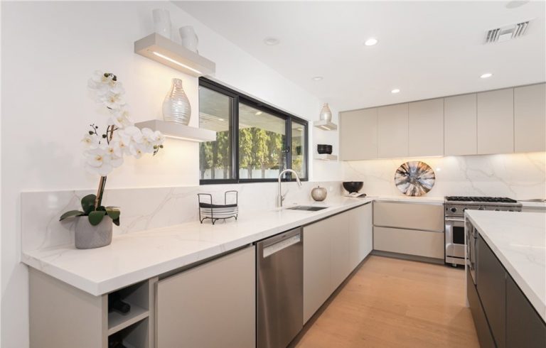 Sophisticated Yet Functional: A Kitchen Remodel That Wows in Woodland Hills 2